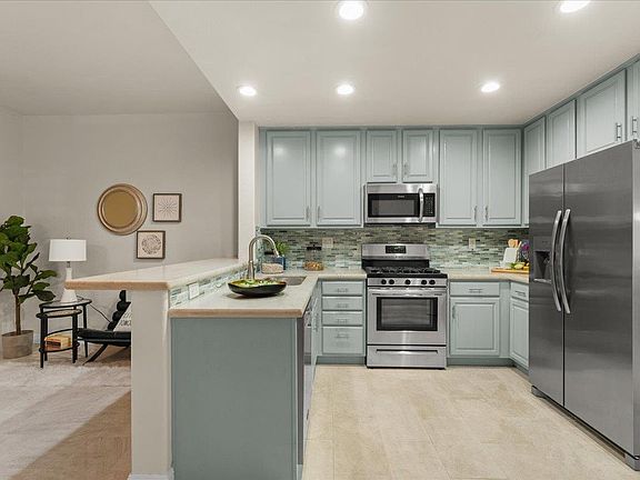 4th image of 151 Orchard Oak Cir
