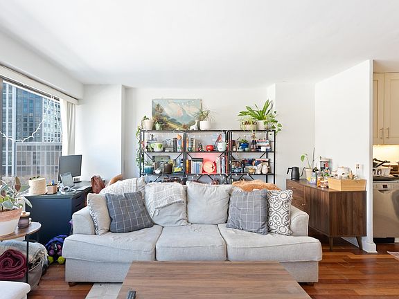 5th image of 135 Montgomery St APT 11I