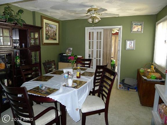 4th image of 9538 Castle Dr