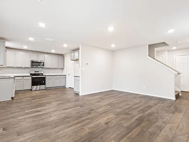 2432 Ayers Dr — Photo 7