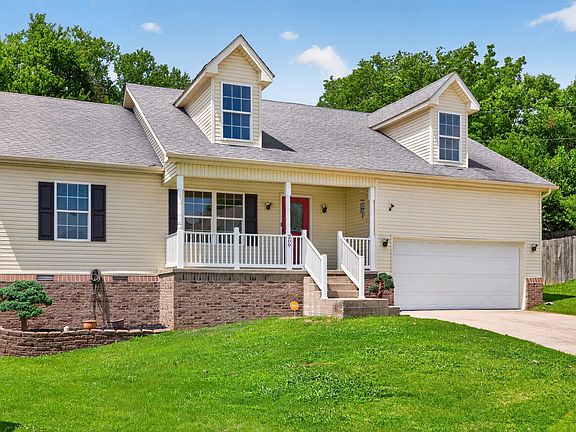 3rd image of 209 Connie Ln