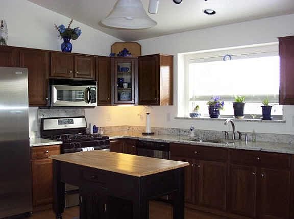 3rd image of 1129 E Taylor Terrace
