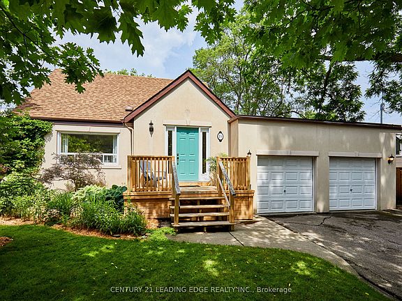 4th image of 19 Scarboro Cres