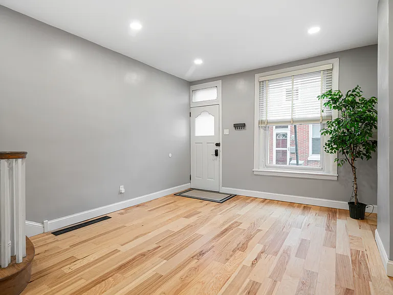 2729 Reno St — Photo 4
