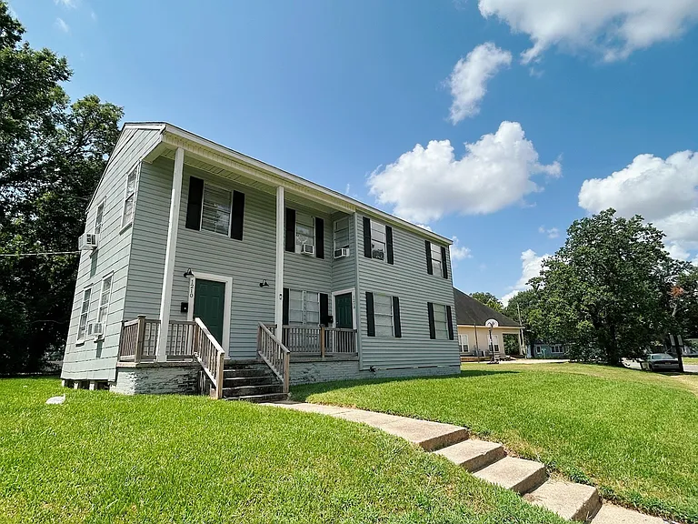 1210 Saint Charles St — Photo 11