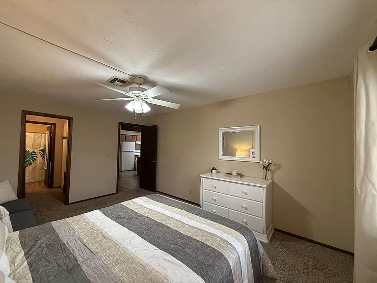 1910 Swanson Ave #B10 — Photo 8
