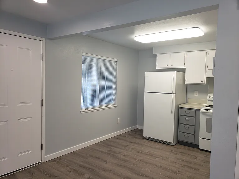 2213 Hawthorne St — Photo 2