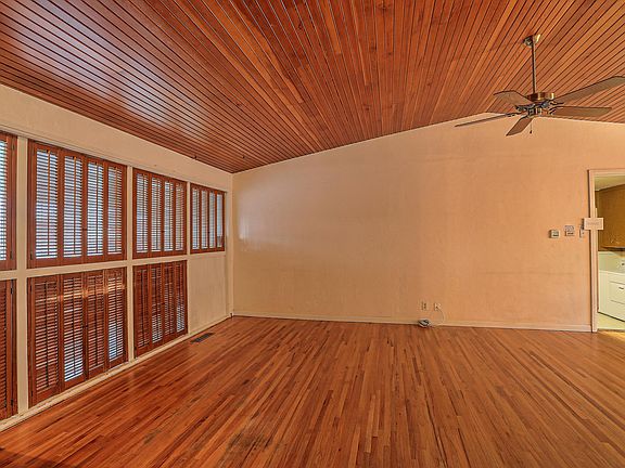 5th image of 2900 La Veta Dr NE