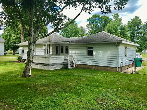 3rd image of 740 White Pigeon St