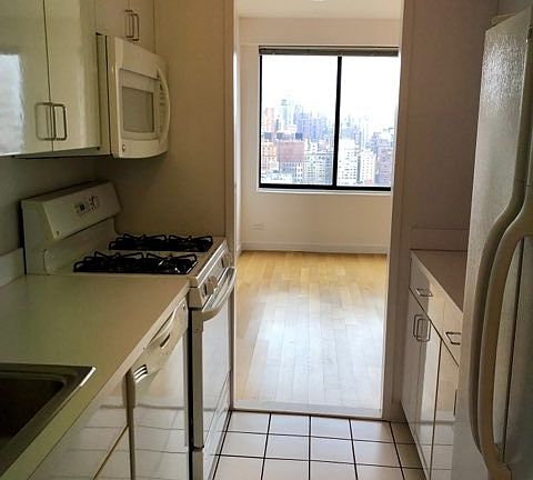 5th image of 220 E 72nd St APT 9B