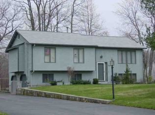 44 Robinlyn Dr, Cranston, RI 02921