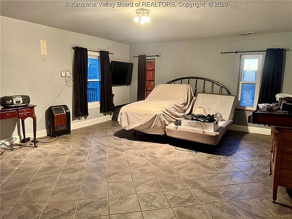 5th image of 655 Cardinal Dr