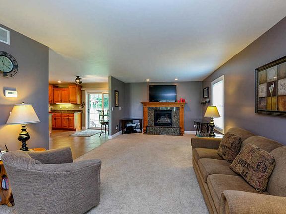 3rd image of 1052 S Stoneridge Dr
