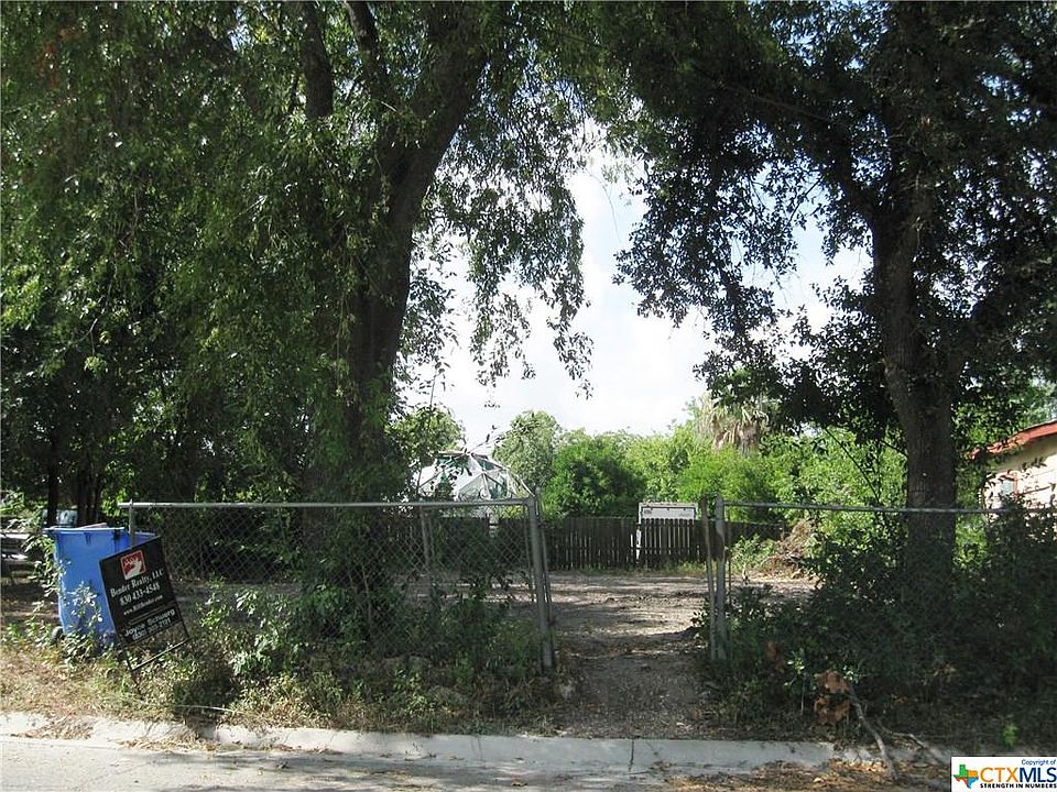 2nd image of 511 Riley St