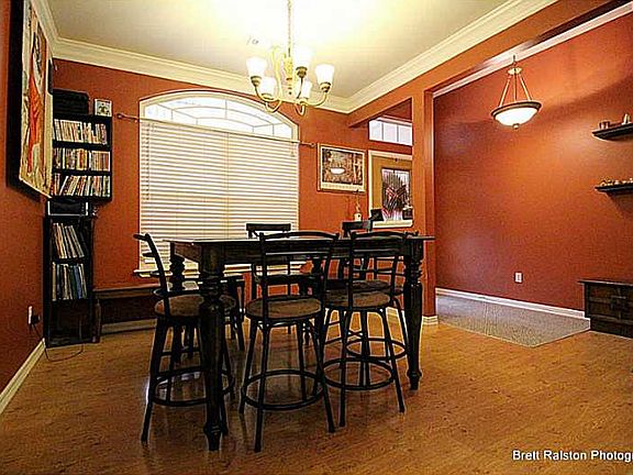 5th image of 702 S College Pl