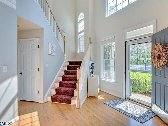 5th image of 409 Pickett Ln