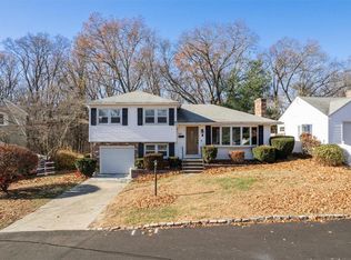 18 Roslyn Ave, Cranston, RI 02910