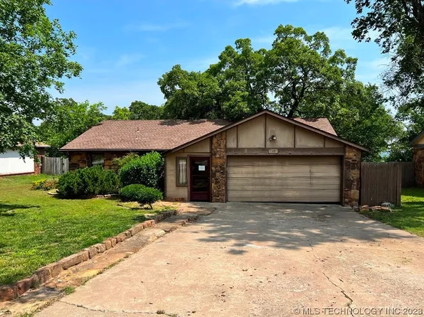 1301 Aspen Ln, Catoosa, OK 74015