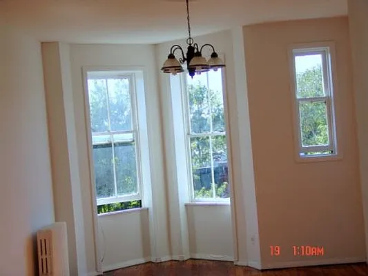 Rented by Metropolitan Realty | media 17