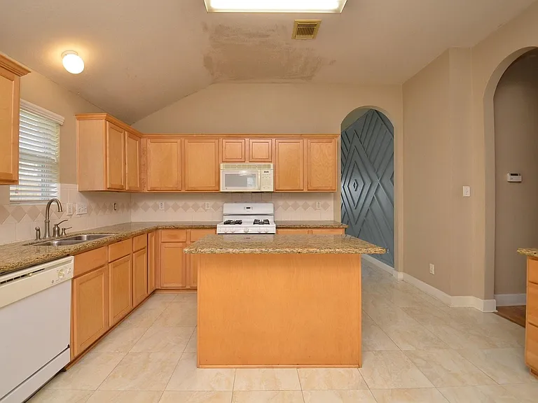 4510 Regal Dr — Photo 10