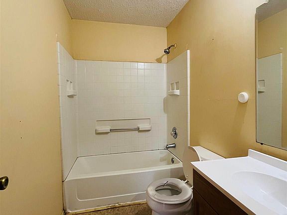 2nd image of 115 Clark St