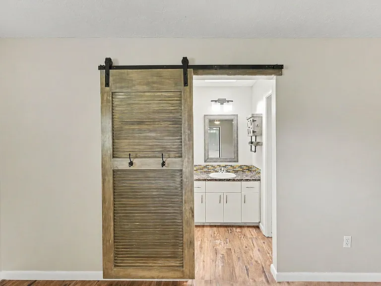 1242 Laconia St — Photo 10