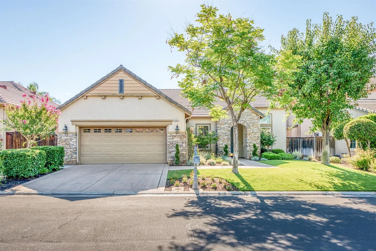 4684 N Emerald Peak Dr photo 1