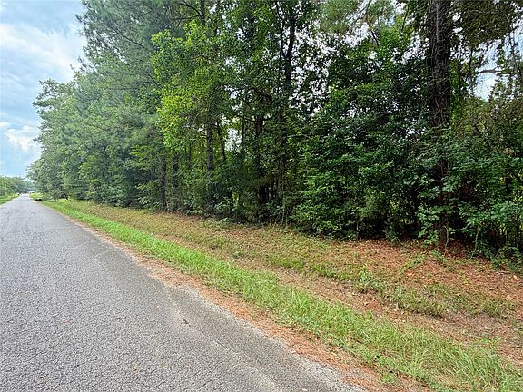 3rd image of 21981 Carol Rd