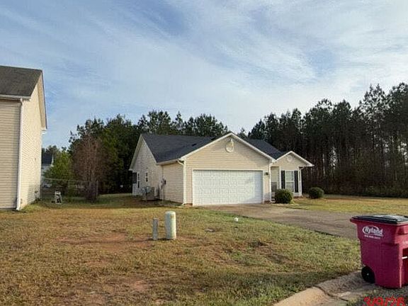 3rd image of 124 Cameron Way