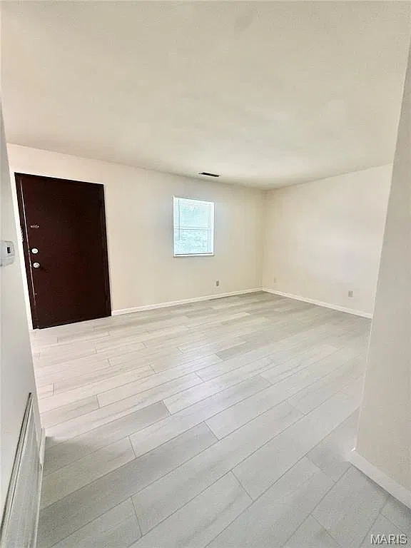 2 bed, 1.0 bath, 700 sqft, $895 — Photo 2