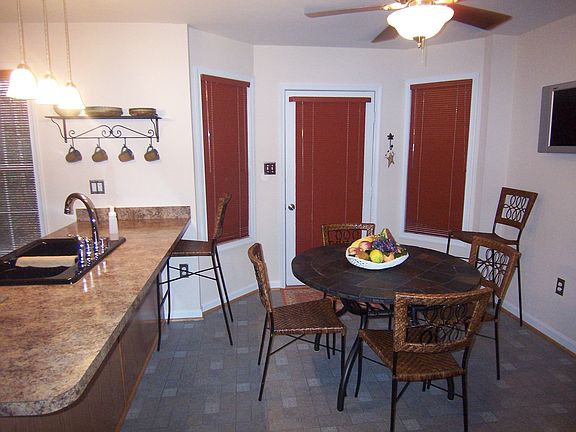 Eat-in area of kitchen