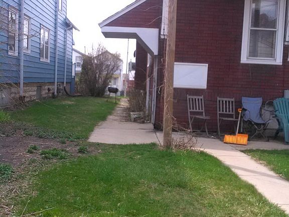SIDE YARD