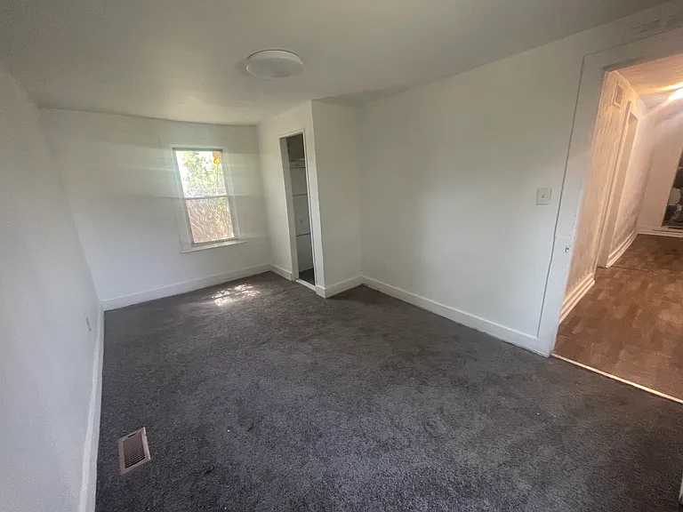 610 33rd St — Photo 9