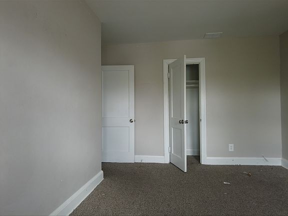 5th image of 18 S Abington Ave