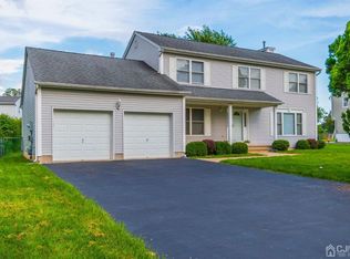 29 Clara Dr, Piscataway, NJ 08854