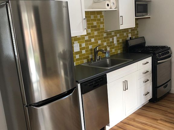 Full Kitchen with gas stove, dishwasher, double door refrigerator