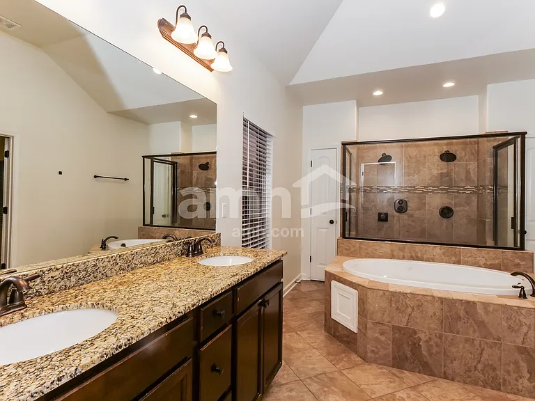 45 Donna Lyn Dr — Photo 12