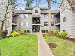 4000 Carman Dr #A17, Lake Oswego, OR 97035