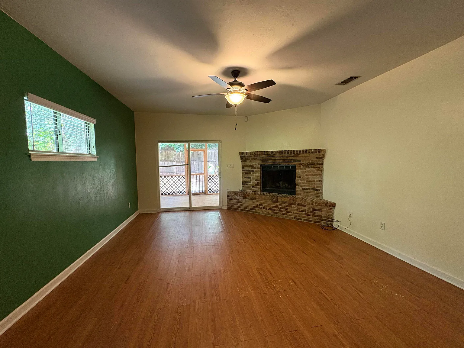 2 bed, 1.5 bath, 980 sqft, $1,550 — Photo 3