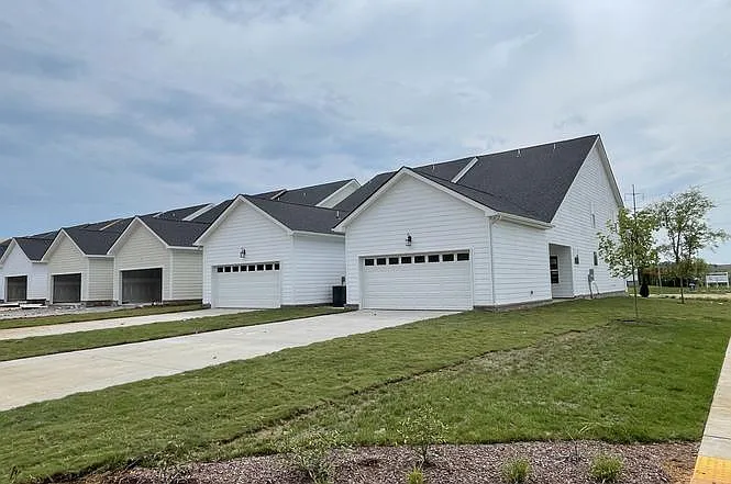 Parking garage - 2197 Welltown Ln