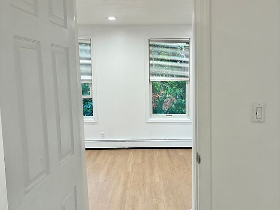5th image of 4220 Herkimer Pl