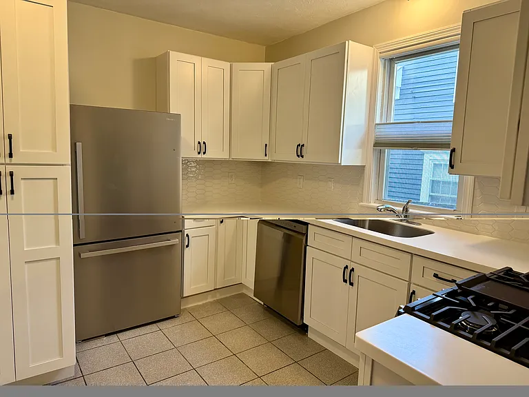 32 Highland St — Photo 7