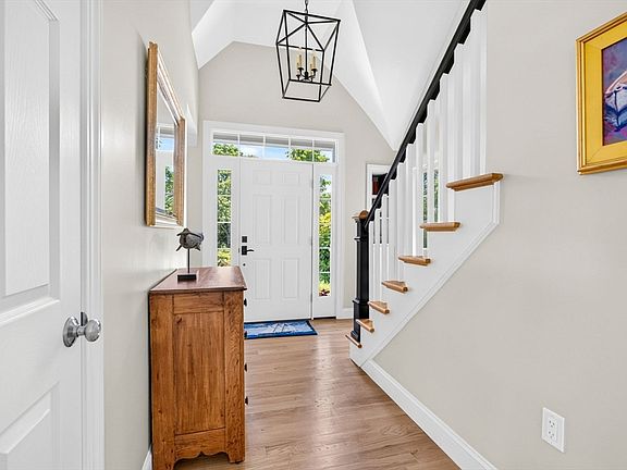 5th image of 7 Ledgemont Ln