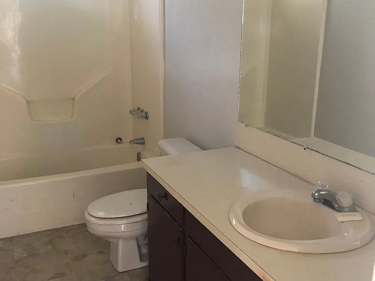 689 W Sauz Ave — Photo 9