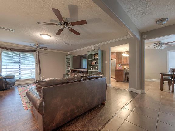 4th image of 123 Woodsong St