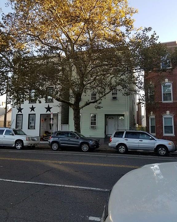 2nd image of 332 Chelsea St