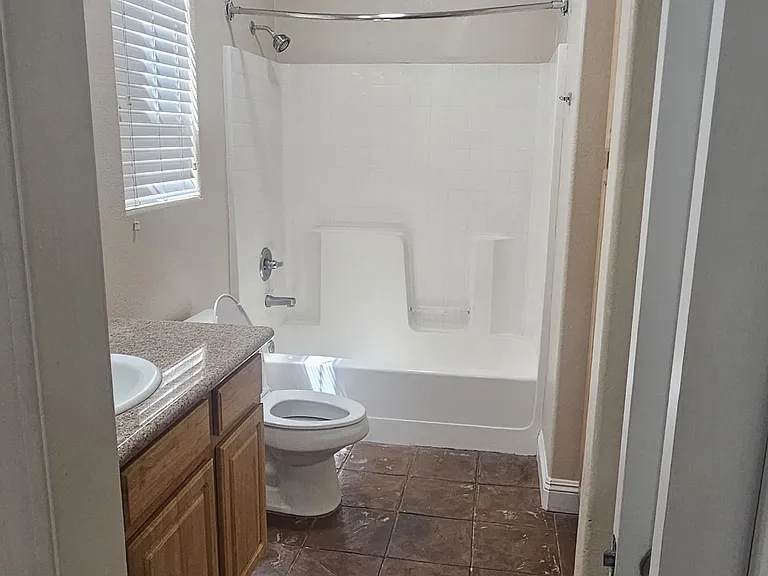 1804 G St — Photo 13