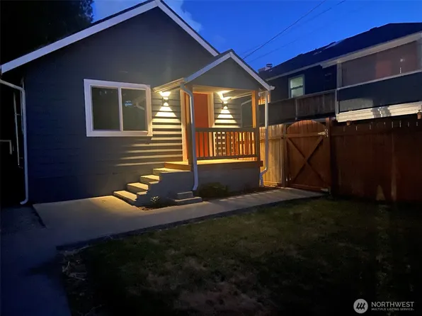 323 SW 108th Street, Seattle, WA 98146