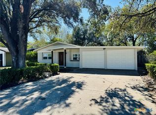 2403 E Mimosa Ave, Victoria, TX 77901