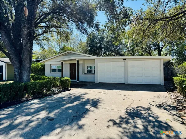 2403 E Mimosa Ave, Victoria, TX 77901